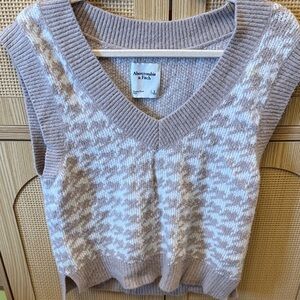 Abercrombie & Fitch Taupe and Cream Houndstooth V-Neck Sweater Vest